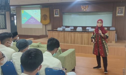 FPH UI Shares Information About Public Health with Ibnu Abbas Klaten IT High School Students